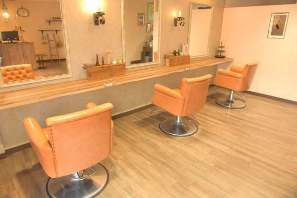 美容室 レジスタ　ヘア 店内